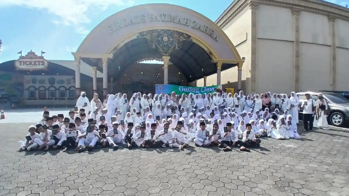 Rasakan Atmosfer Tanah Suci, 107 Siswa MI Muhammadiyah Mulyosari Ikuti Manasik Haji di Semarang
