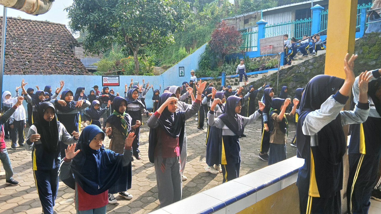 Senam Anak Indonesia Hebat